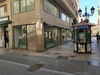 Lloguer Local Comercial  Carrer d'enmig