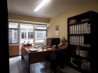 Local Comercial  Calle río san pedro. Venta o alquiler de oficina situada en el centro de oviedo, a un