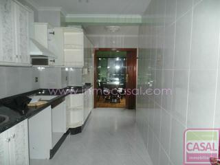 Pis a Sama. Se vende piso en sama cocina y comedor, salón con balcón, tres d