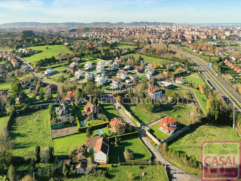 Foto efacfee5-8e0a-451a-b2cd-53a407865537. Terreno residenziale in Cabueñes Gijón