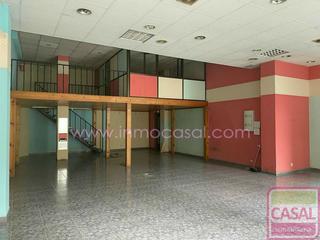 Local commercial à La Villa - Bazuelo. Se vende local muy bien situado.mas de 200m².cualquier giro ,pla