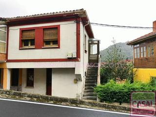 Maison à Zona Rural. Se vende casa en urbiés. dividida en dos plantas con entradas in