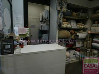 Local Comercial  Calle víctor felgueroso. Se vende local en sama: local instalado como tienda de ropa, de