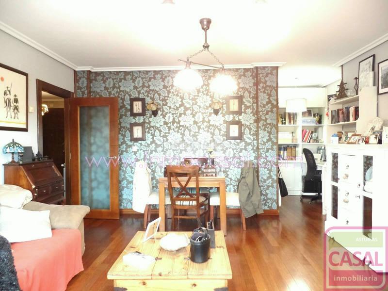 Foto 43322110-38de-4806-94cf-3bcacd275d32. Piso dúplex seminuevo en el carbayedo. primera planta, hall, cocina independiente totalmente equipada, amplio salón comedor, dormitorio en Avilés