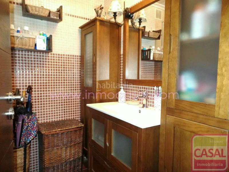 Foto 9a9af876-b096-4881-be64-3f316a6e9c1c. Piso dúplex seminuevo en el carbayedo. primera planta, hall, cocina independiente totalmente equipada, amplio salón comedor, dormitorio en Avilés