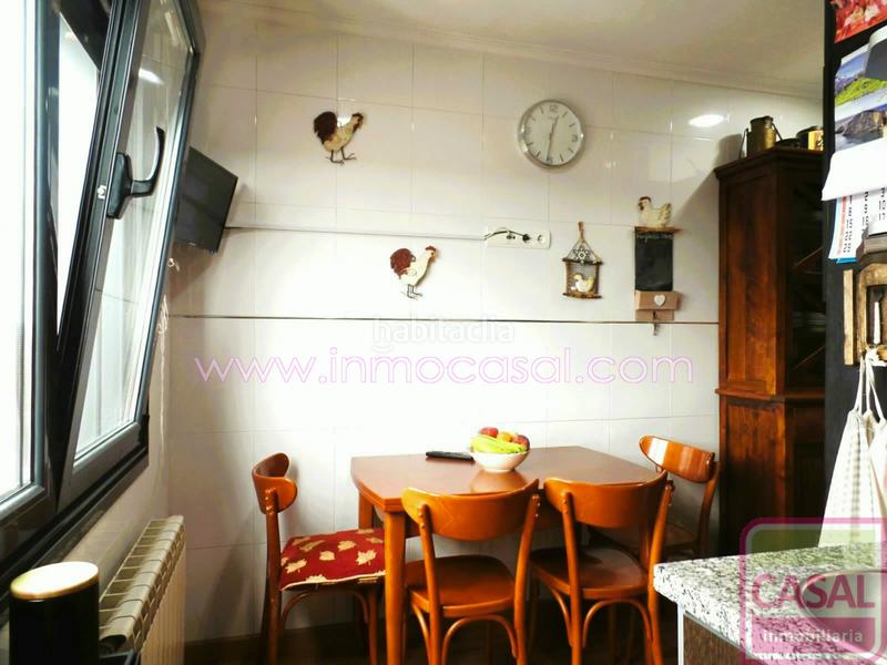 Foto d0004640-babd-4501-b4ed-b73e9e827515. Piso dúplex seminuevo en el carbayedo. primera planta, hall, cocina independiente totalmente equipada, amplio salón comedor, dormitorio en Avilés