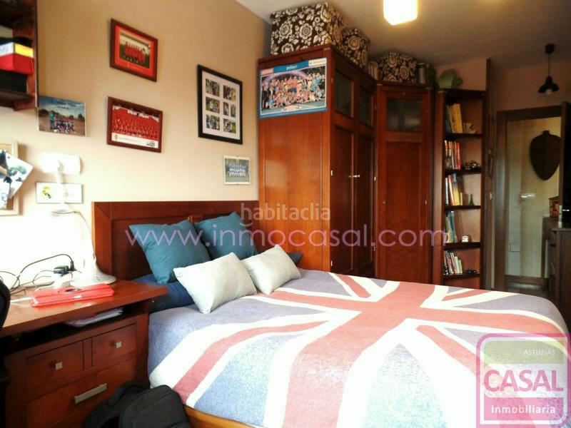 Foto ddc13b38-cd48-4461-921c-c8b1f7ce8133. Piso dúplex seminuevo en el carbayedo. primera planta, hall, cocina independiente totalmente equipada, amplio salón comedor, dormitorio en Avilés