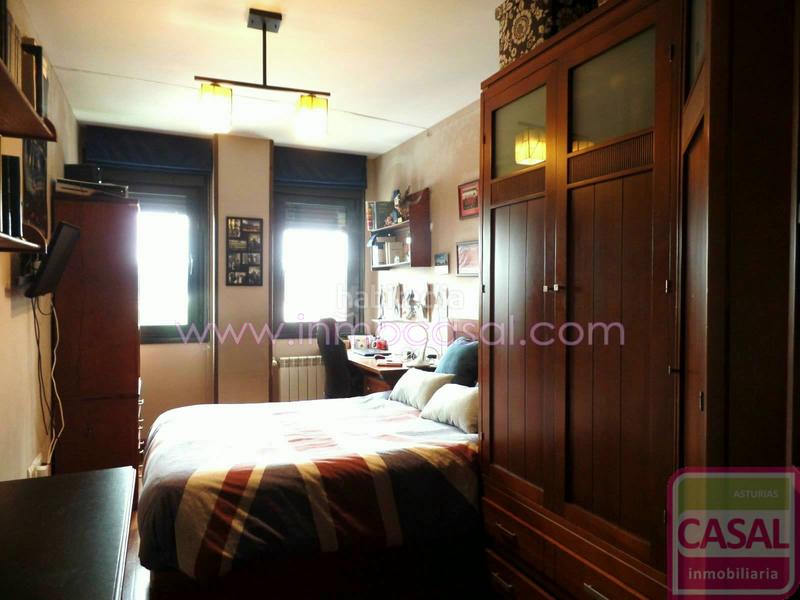 Foto f2cda076-0afe-4b7d-aaf6-21843ebcb3e0. Piso dúplex seminuevo en el carbayedo. primera planta, hall, cocina independiente totalmente equipada, amplio salón comedor, dormitorio en Avilés