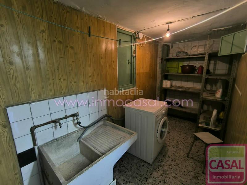 Foto 5c63a783-8356-484f-a5de-13ed81ca90b3. Casa  unifamiliar con terraza, finca urbanizable de 200m2 y garaje. cerca del núcle urbano. increibles vistas. grandes posibilidade en Langreo