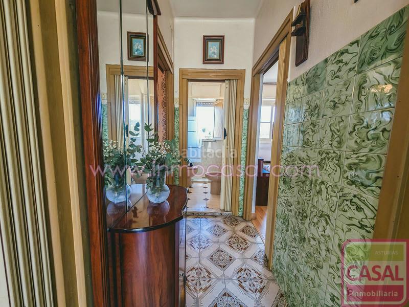 Foto 703da3cd-c1fe-4383-a6b2-4dd6d7e68f5f. Casa  unifamiliar con terraza, finca urbanizable de 200m2 y garaje. cerca del núcle urbano. increibles vistas. grandes posibilidade en Langreo
