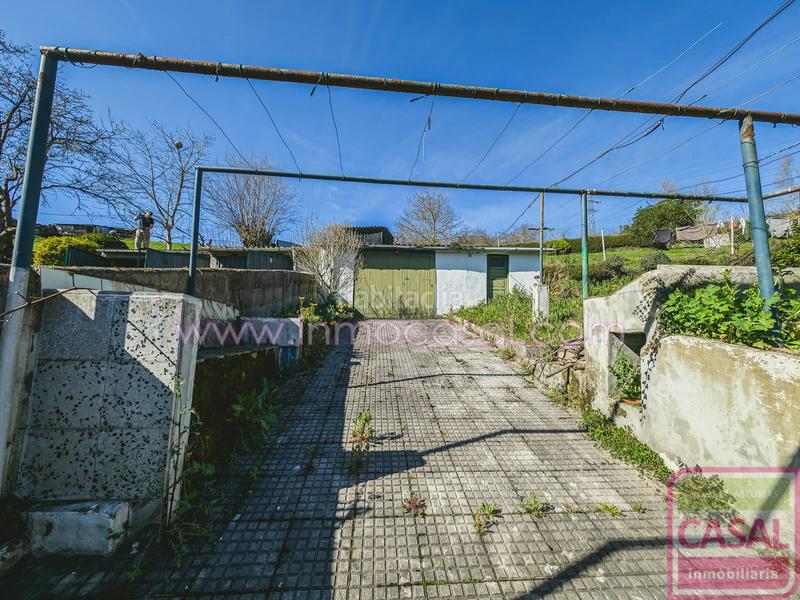 Foto bae6705e-c976-4bf7-9be4-a2036b76138d. Casa  unifamiliar con terraza, finca urbanizable de 200m2 y garaje. cerca del núcle urbano. increibles vistas. grandes posibilidade en Langreo