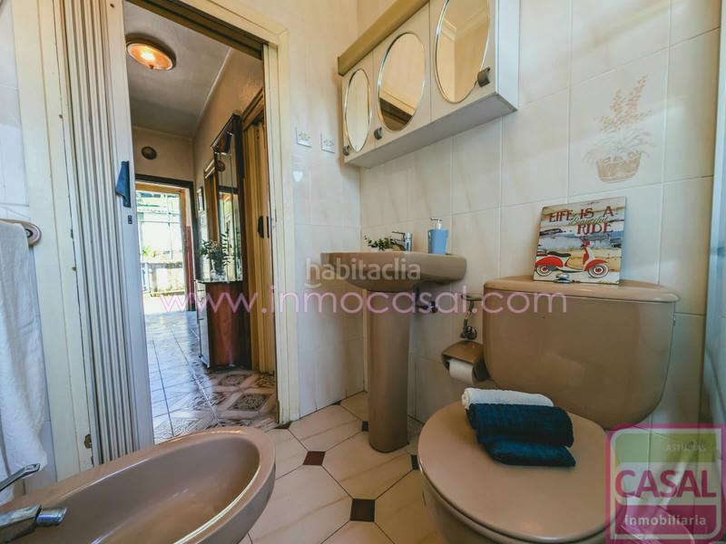 Foto bc90eccf-2452-40f8-8beb-c38339b14449. Casa  unifamiliar con terraza, finca urbanizable de 200m2 y garaje. cerca del núcle urbano. increibles vistas. grandes posibilidade en Langreo