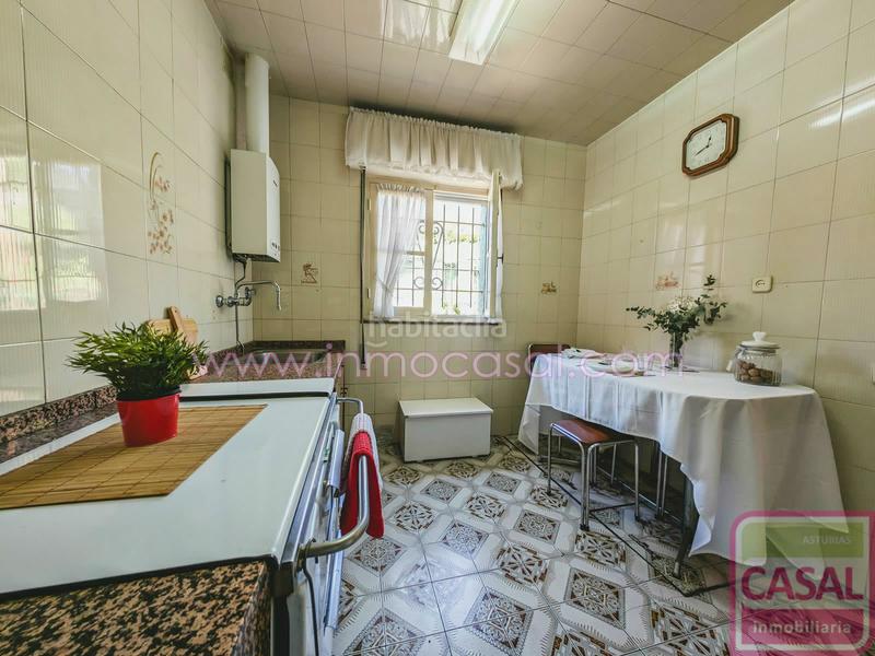 Foto c9ff4c0c-1856-48a3-8ebf-0053383ea8af. Casa  unifamiliar con terraza, finca urbanizable de 200m2 y garaje. cerca del núcle urbano. increibles vistas. grandes posibilidade en Langreo