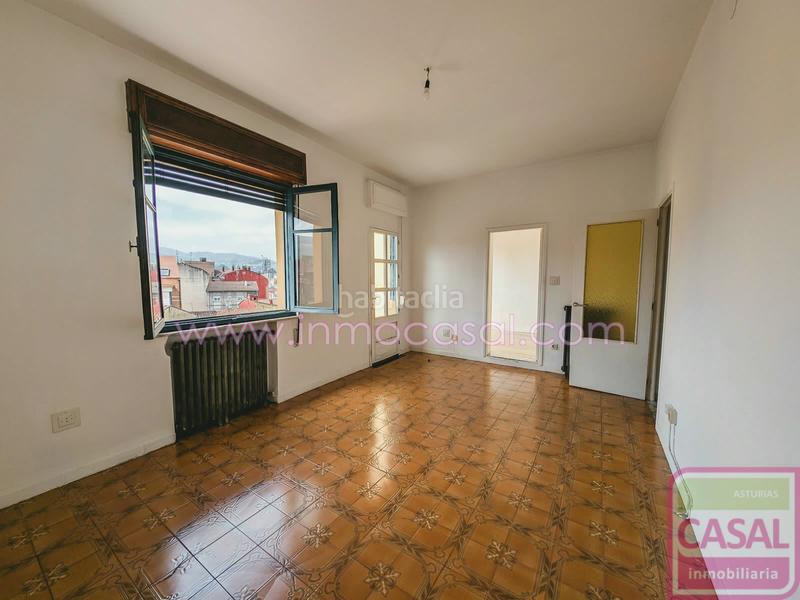 Foto 349e2b46-136b-4c6e-9eec-77afd5ea17ec. Casa se vende casa La Felguera a escasos metros del centro. se compone de tres dormitorios, salón con salida a soleada terraza y cuarto en Langreo