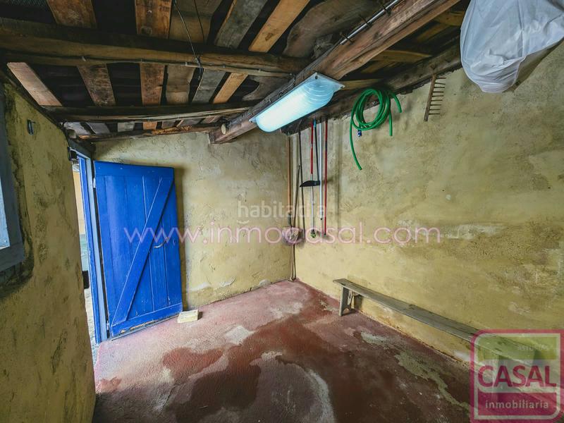 Foto 4c1d701c-d0aa-4dfd-be27-db93769fef39. Casa se vende casa La Felguera a escasos metros del centro. se compone de tres dormitorios, salón con salida a soleada terraza y cuarto en Langreo