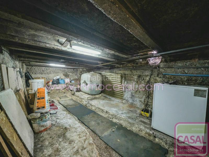 Foto 6bcc1f75-788d-48f7-a1d4-ebe505e7a2c7. Casa se vende casa La Felguera a escasos metros del centro. se compone de tres dormitorios, salón con salida a soleada terraza y cuarto en Langreo