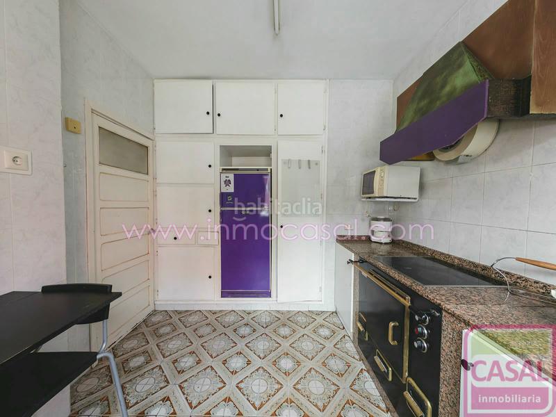 Foto 82d17dbe-252d-4d9a-b28f-2185c298eb9c. Casa se vende casa La Felguera a escasos metros del centro. se compone de tres dormitorios, salón con salida a soleada terraza y cuarto en Langreo