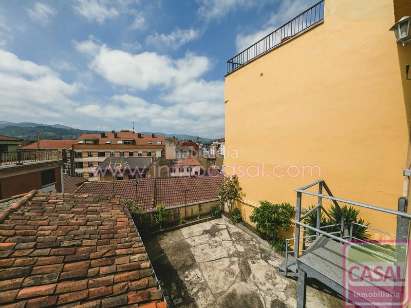 Foto 8d62def1-611f-4886-a0a6-eab99e85fc6d. Casa se vende casa La Felguera a escasos metros del centro. se compone de tres dormitorios, salón con salida a soleada terraza y cuarto en Langreo