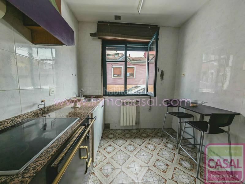 Foto cfa16d08-b0d6-4fe7-bfb7-d342ea6f6083. Casa se vende casa La Felguera a escasos metros del centro. se compone de tres dormitorios, salón con salida a soleada terraza y cuarto en Langreo