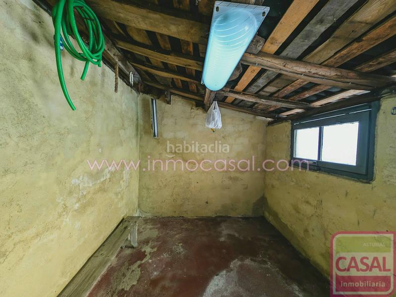 Foto fec0f3f5-d06b-4534-b5f1-e053ced6c7ed. Casa se vende casa La Felguera a escasos metros del centro. se compone de tres dormitorios, salón con salida a soleada terraza y cuarto en Langreo