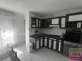 Miete Etagenwohnung in Sama. Piso de amplias estancias en alquiler, 3 habitaciones dobles, co