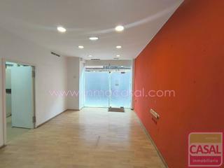 Local Comercial a Sama. Local instalado en venta. consta de unos 36 metros cuadrados úti