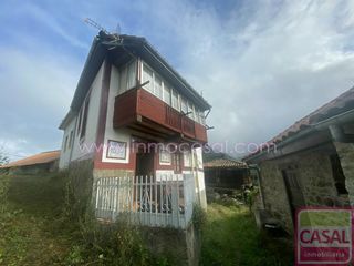 Haus in Aller. Venta en el pueblo de los torneros, varias edificaciones entre e