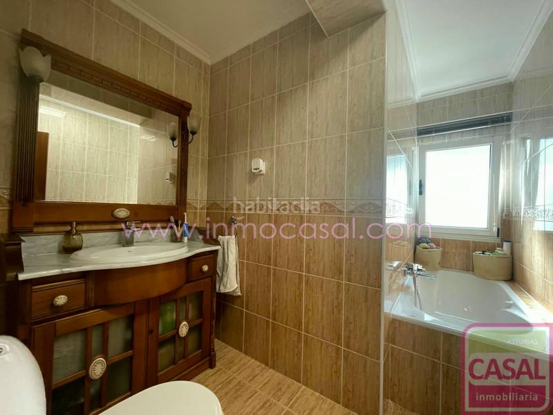Foto 24e1e9f5-1b7b-4c84-8039-4f00dce382d6. Piso  en 5 planta sin acensor,amueblado con dos dormitorios, salon comedor, cocina y baño. trastero en la planta baja. en Mieres