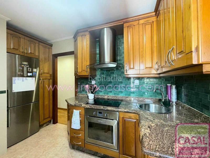 Foto 62a57a39-853d-43e9-a376-5f633d684640. Piso  en 5 planta sin acensor,amueblado con dos dormitorios, salon comedor, cocina y baño. trastero en la planta baja. en Mieres