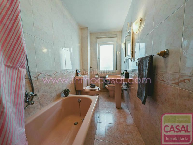 Foto 4fde424b-f02c-4659-9ae8-2ac902e3a913. Piso se vende piso cocina, cuarto de colada, salóncomedor, tres habitaciones dobles y dos baños. en Laviana