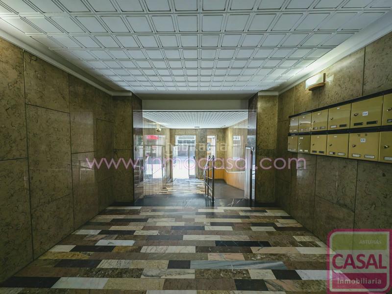 Foto bc7732ee-32ad-44a4-9db0-0fa350d93a23. Piso se vende piso cocina, cuarto de colada, salóncomedor, tres habitaciones dobles y dos baños. en Laviana