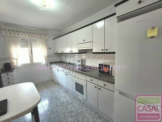 Miete Etagenwohnung in Centro. Alquiler de temporada piso en aviles que se distribuye en cocina