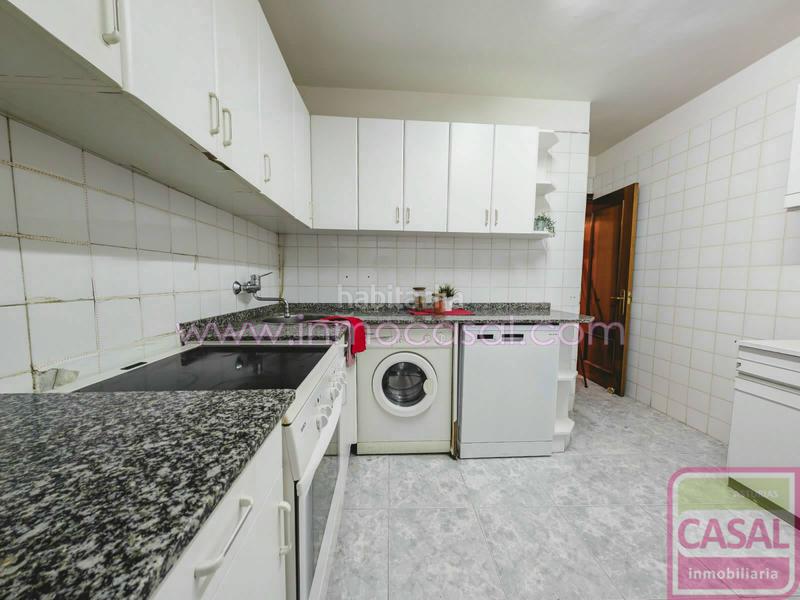 Foto 10ca932b-0ff5-422d-a5f4-1a8976812303. Piso casal inmobiliaria presenta en exclusiva esta atractiva propiedad situada en el centro , en la prestigiosa crío san pedro en Oviedo