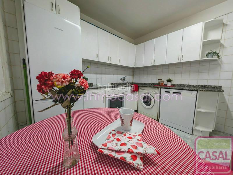 Foto 1e749ace-84ab-4c97-9298-8d13d9f99739. Piso casal inmobiliaria presenta en exclusiva esta atractiva propiedad situada en el centro , en la prestigiosa crío san pedro en Oviedo