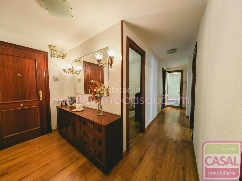 Foto 201aa5ba-ed97-484e-b556-7da4a3fede50. Piso casal inmobiliaria presenta en exclusiva esta atractiva propiedad situada en el centro , en la prestigiosa crío san pedro en Oviedo
