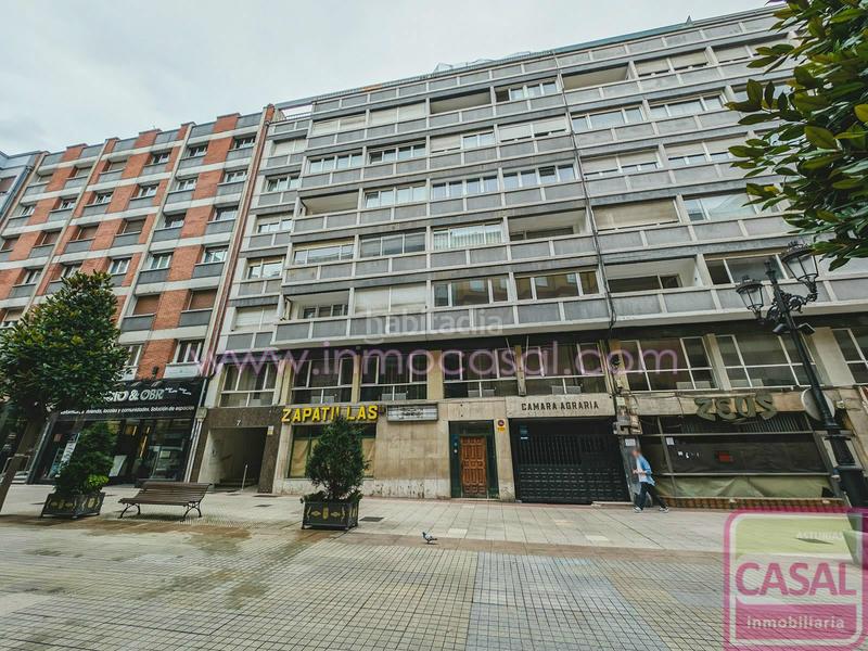 Foto 2c14fb43-b600-4b88-888e-512288aabbc9. Piso casal inmobiliaria presenta en exclusiva esta atractiva propiedad situada en el centro , en la prestigiosa crío san pedro en Oviedo