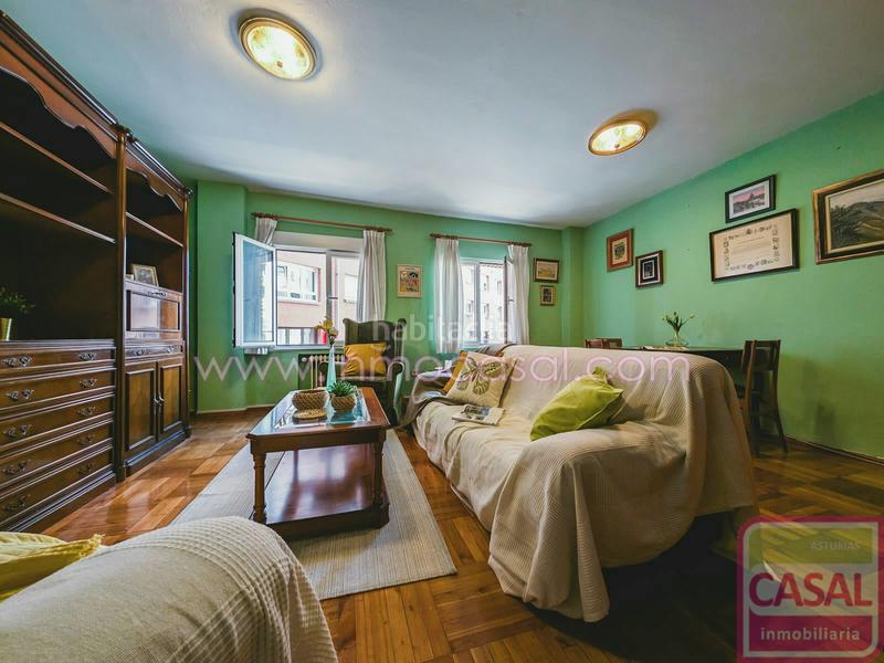 Foto 541bd560-6a5f-4350-bac4-c52fc1247e11. Piso casal inmobiliaria presenta en exclusiva esta atractiva propiedad situada en el centro , en la prestigiosa crío san pedro en Oviedo