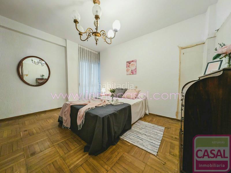 Foto a6f8fa2e-511f-4a67-9c3f-f051b63cc721. Piso casal inmobiliaria presenta en exclusiva esta atractiva propiedad situada en el centro , en la prestigiosa crío san pedro en Oviedo