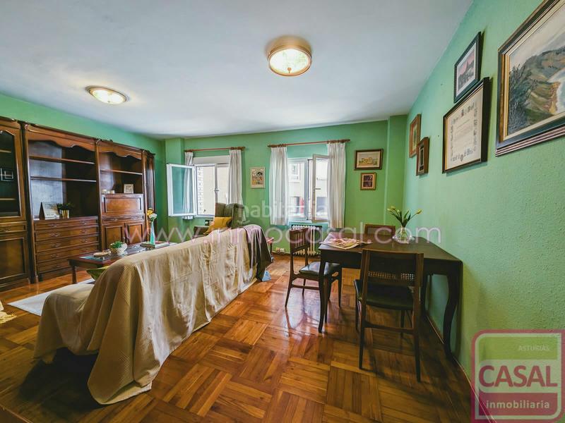 Foto ccdfb8f6-6add-4257-be17-ff7aaf86ed25. Piso casal inmobiliaria presenta en exclusiva esta atractiva propiedad situada en el centro , en la prestigiosa crío san pedro en Oviedo