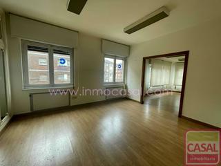 Miete Etagenwohnung in San Pedro - Siana. Piso para aluiler de oficinas, mas de 100m distribuido en varias