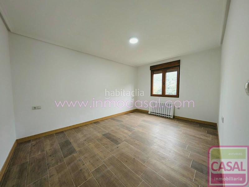 Foto 8d4e5ad1-8ed4-4459-b527-060a225599bc. Casa amb calefacció a Sama Langreo