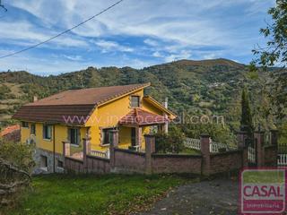 Casa  El cantu. Se vende casa de 300m en zona de santa cruz. dividida en tres pl