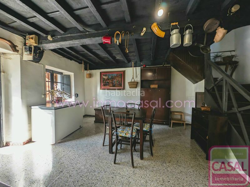 Foto 7014824a-37b1-4664-b74f-167abdea1fa7. Casa amb calefacció aparcament a Caso