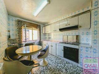 Pis  C/ jeronimo ibran. Piso centrico en mieres de 3 habitaciones dobles, saln grande y