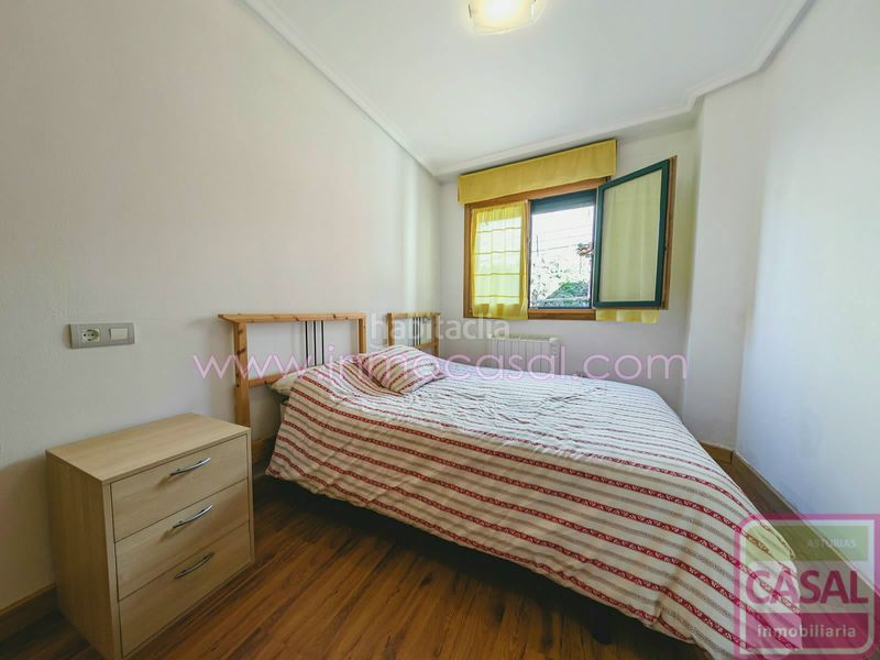 Foto 24b36675-8016-4463-907e-76bd028cd9b3. Pis amb calefacció aparcament a Aller