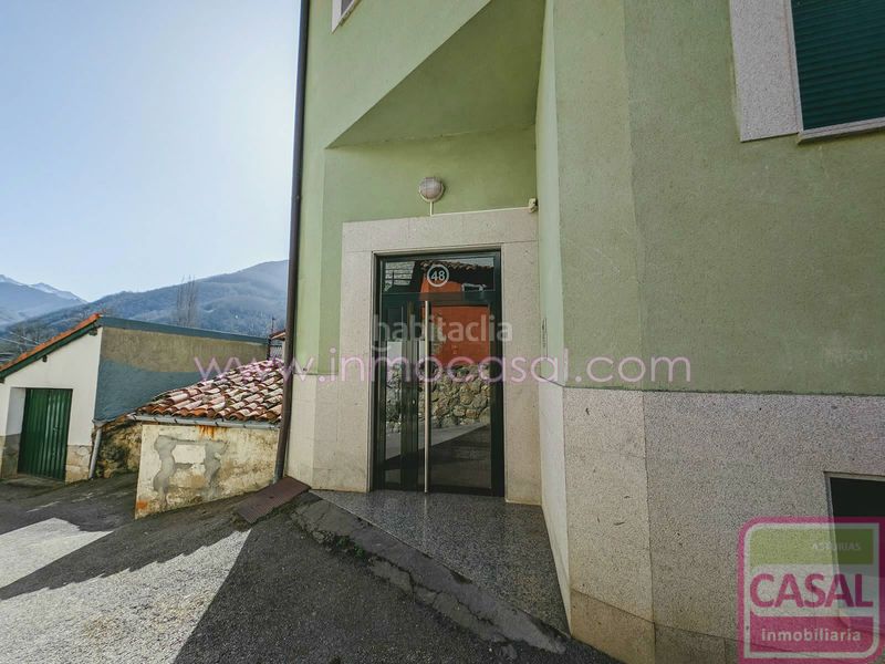 Foto a203fc50-de31-40e0-864e-f9d3c84e49b3. Pis amb calefacció aparcament a Aller