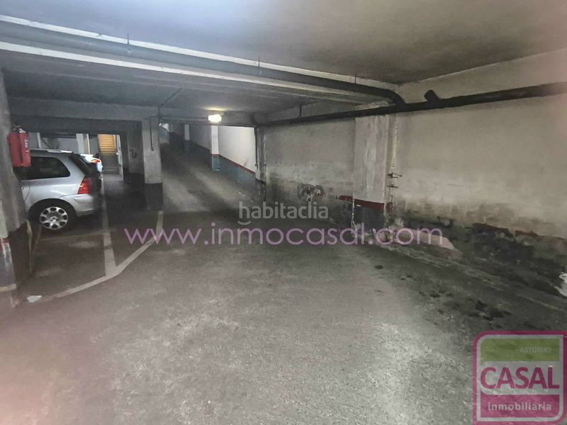 Foto b7595530-b40b-46bc-84b9-3202375c8326. Aparcament cotxe a Sama Langreo