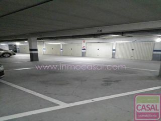 Aparcament cotxe a La Felguera. Amplia plaza de garaje en venta para un coche y una moto o para