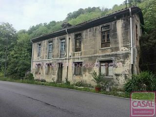 Maison à Sama. Casa en venta para reformar con muchas posibilidades a pie de ca