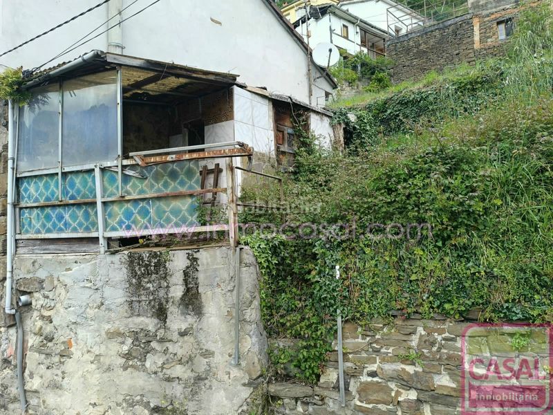 Foto 5651d652-35e3-402c-8d59-04e80c10f036. Casa amb calefacció a Aller